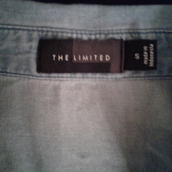 The Limited Denim Chance Pop Over Top - Picture 3 of 4
